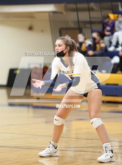 Thumbnail 2 in Oxford vs. Lake Orion (MHSAA District Semifinal) photogallery.