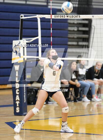 Thumbnail 1 in Oxford vs. Lake Orion (MHSAA District Semifinal) photogallery.