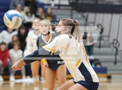 Thumbnail 2 in Oxford vs. Lake Orion (MHSAA District Semifinal) photogallery.