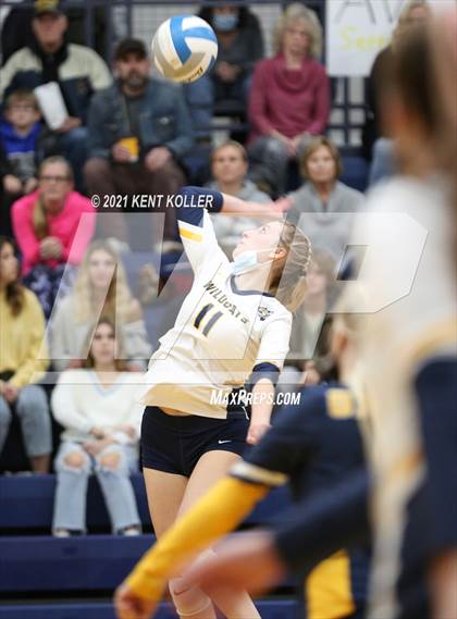 Thumbnail 3 in Oxford vs. Lake Orion (MHSAA District Semifinal) photogallery.