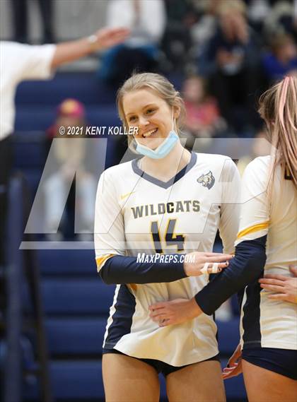 Thumbnail 1 in Oxford vs. Lake Orion (MHSAA District Semifinal) photogallery.