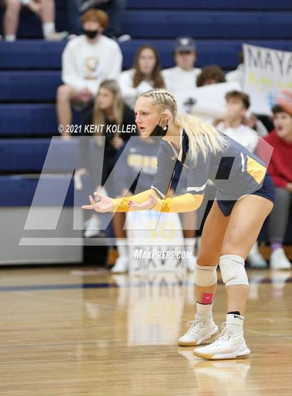 Thumbnail 3 in Oxford vs. Lake Orion (MHSAA District Semifinal) photogallery.