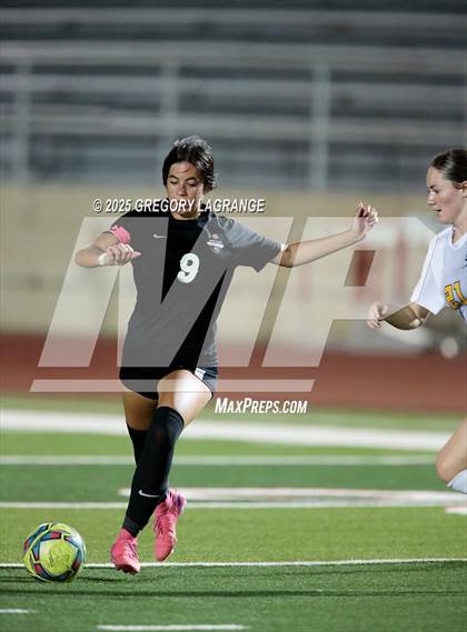 Thumbnail 3 in Lamar vs Marcus (UIL 6A Area Playoffs Division 2) photogallery.