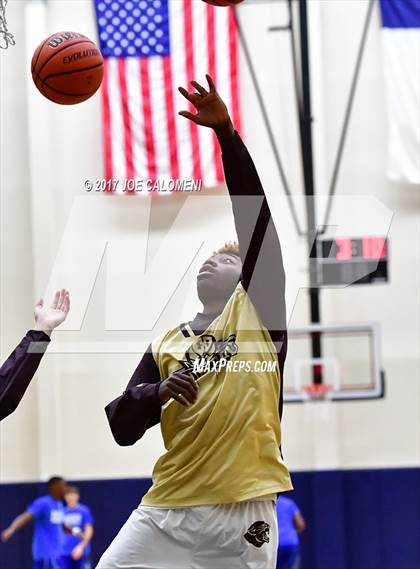 Thumbnail 3 in MacArthur [Douglas] vs Austin (SAISD Invitational) photogallery.