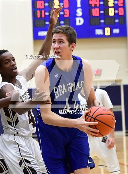 Thumbnail 2 in MacArthur [Douglas] vs Austin (SAISD Invitational) photogallery.