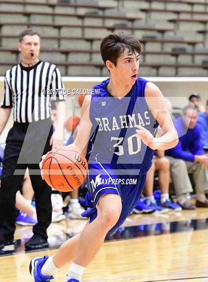Thumbnail 2 in MacArthur [Douglas] vs Austin (SAISD Invitational) photogallery.