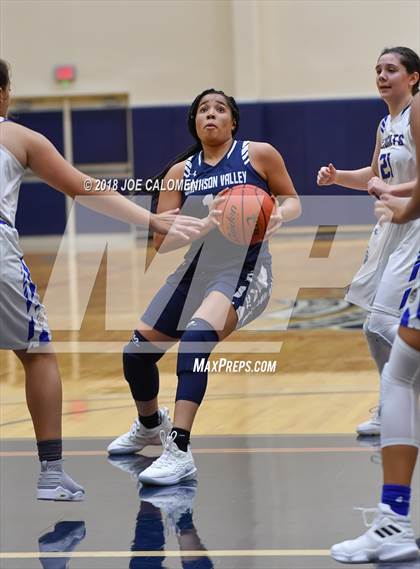 Thumbnail 3 in Smithson Valley vs Alamo Heights (SAISD Basketball Tournament) photogallery.