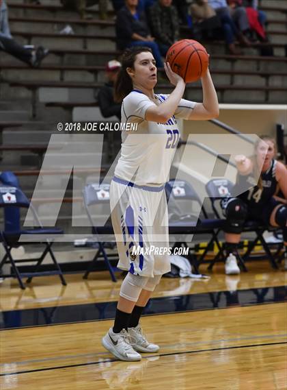 Thumbnail 2 in Smithson Valley vs Alamo Heights (SAISD Basketball Tournament) photogallery.
