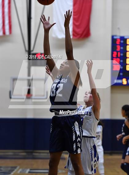 Thumbnail 3 in Smithson Valley vs Alamo Heights (SAISD Basketball Tournament) photogallery.