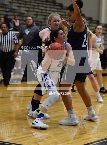 Thumbnail 2 in Smithson Valley vs Alamo Heights (SAISD Basketball Tournament) photogallery.