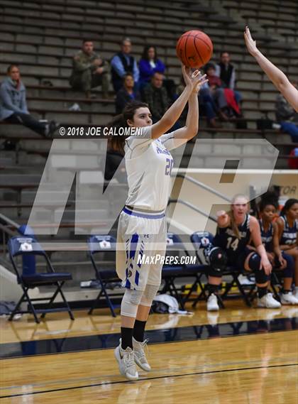 Thumbnail 3 in Smithson Valley vs Alamo Heights (SAISD Basketball Tournament) photogallery.