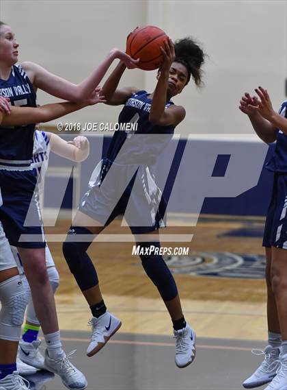 Thumbnail 2 in Smithson Valley vs Alamo Heights (SAISD Basketball Tournament) photogallery.