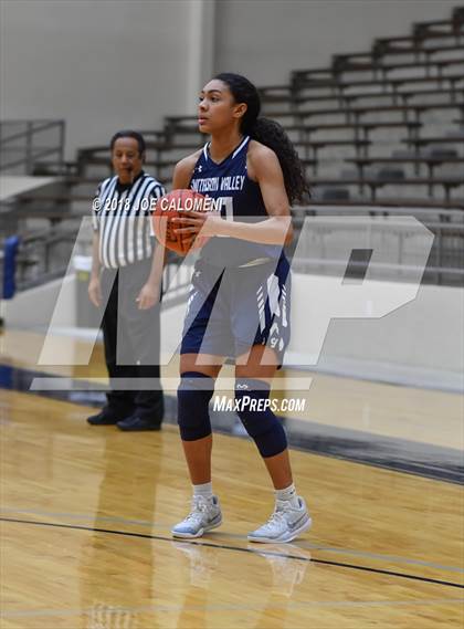 Thumbnail 1 in Smithson Valley vs Alamo Heights (SAISD Basketball Tournament) photogallery.