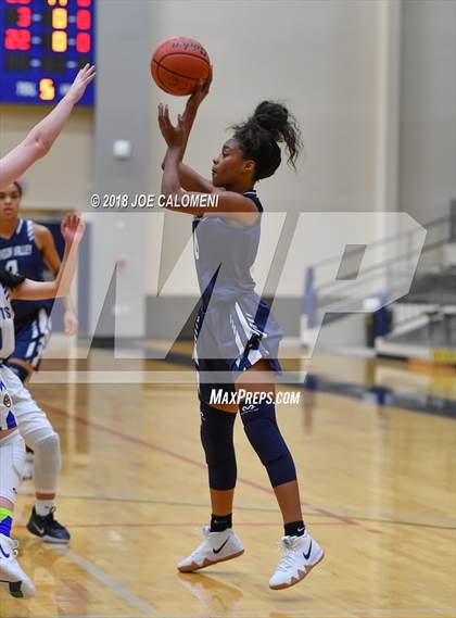 Thumbnail 3 in Smithson Valley vs Alamo Heights (SAISD Basketball Tournament) photogallery.