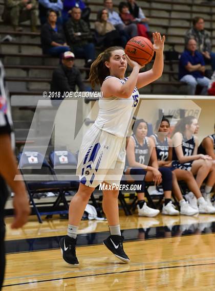 Thumbnail 3 in Smithson Valley vs Alamo Heights (SAISD Basketball Tournament) photogallery.