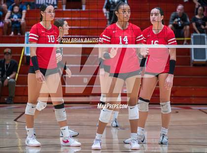 Thumbnail 1 in 'Iolani vs Kamehameha Kapalama (HHSAA Division 1 Final) photogallery.