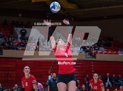 Thumbnail 1 in 'Iolani vs Kamehameha Kapalama (HHSAA Division 1 Final) photogallery.
