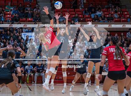 Thumbnail 2 in 'Iolani vs Kamehameha Kapalama (HHSAA Division 1 Final) photogallery.