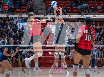 Thumbnail 3 in 'Iolani vs Kamehameha Kapalama (HHSAA Division 1 Final) photogallery.