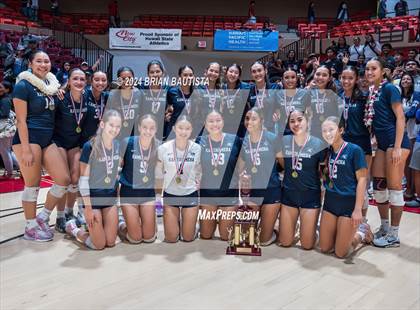 Thumbnail 3 in 'Iolani vs Kamehameha Kapalama (HHSAA Division 1 Final) photogallery.