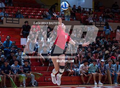 Thumbnail 1 in 'Iolani vs Kamehameha Kapalama (HHSAA Division 1 Final) photogallery.