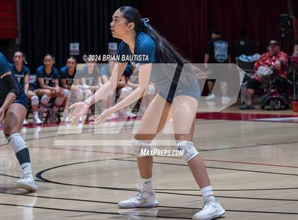 Thumbnail 1 in 'Iolani vs Kamehameha Kapalama (HHSAA Division 1 Final) photogallery.