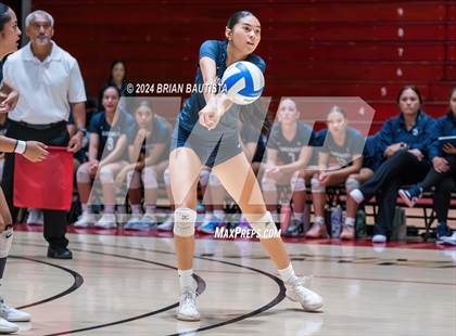 Thumbnail 2 in 'Iolani vs Kamehameha Kapalama (HHSAA Division 1 Final) photogallery.