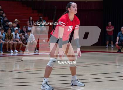 Thumbnail 3 in 'Iolani vs Kamehameha Kapalama (HHSAA Division 1 Final) photogallery.
