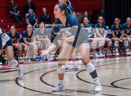 Thumbnail 1 in 'Iolani vs Kamehameha Kapalama (HHSAA Division 1 Final) photogallery.