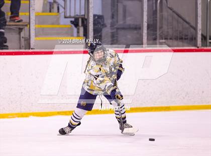 Thumbnail 2 in Braintree vs Malden Catholic (Hingham Showcase) photogallery.