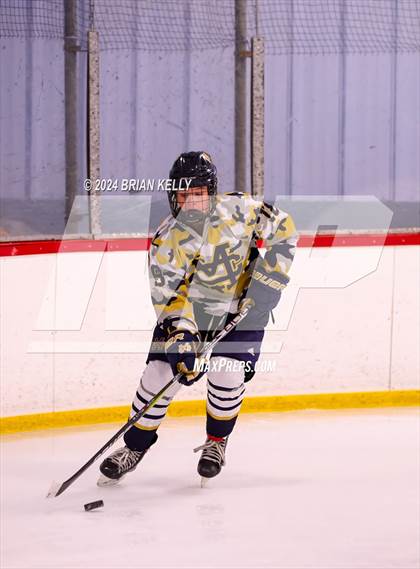 Thumbnail 2 in Braintree vs Malden Catholic (Hingham Showcase) photogallery.