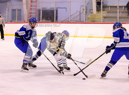 Thumbnail 2 in Braintree vs Malden Catholic (Hingham Showcase) photogallery.
