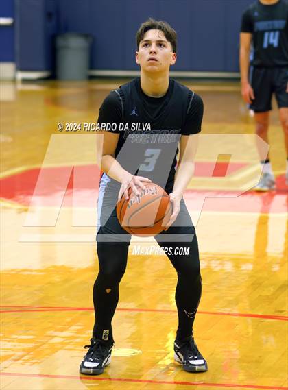 Thumbnail 2 in Seven Lakes vs Paetow photogallery.