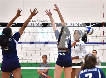 Thumbnail 2 in Dr. Phillips vs. Sacred Heart Cathedral Preparatory (Durango Fall Classic) photogallery.