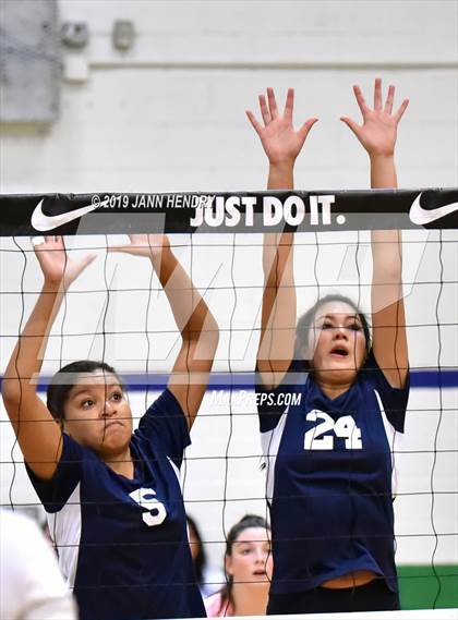 Thumbnail 1 in Dr. Phillips vs. Sacred Heart Cathedral Preparatory (Durango Fall Classic) photogallery.