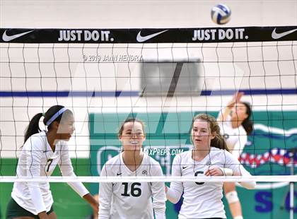 Thumbnail 3 in Dr. Phillips vs. Sacred Heart Cathedral Preparatory (Durango Fall Classic) photogallery.