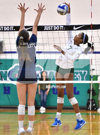 Thumbnail 1 in Dr. Phillips vs. Sacred Heart Cathedral Preparatory (Durango Fall Classic) photogallery.
