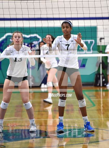 Thumbnail 2 in Dr. Phillips vs. Sacred Heart Cathedral Preparatory (Durango Fall Classic) photogallery.