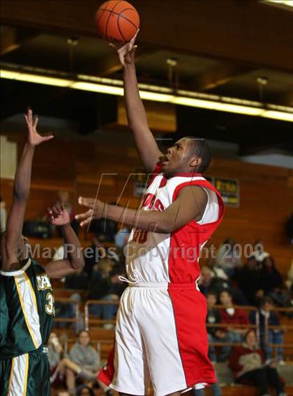 Thumbnail 2 in Pasadena vs. Eisenhower (MaxPreps Holiday Classic) photogallery.