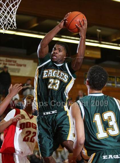 Thumbnail 3 in Pasadena vs. Eisenhower (MaxPreps Holiday Classic) photogallery.