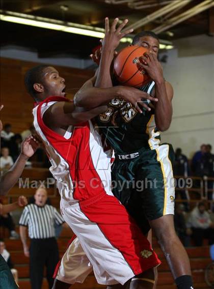 Thumbnail 2 in Pasadena vs. Eisenhower (MaxPreps Holiday Classic) photogallery.