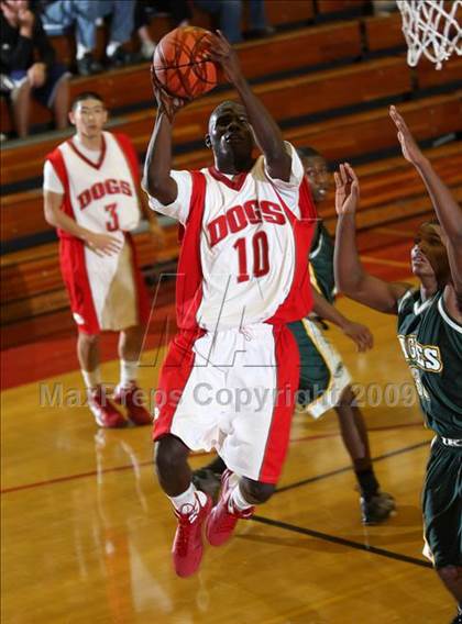 Thumbnail 2 in Pasadena vs. Eisenhower (MaxPreps Holiday Classic) photogallery.