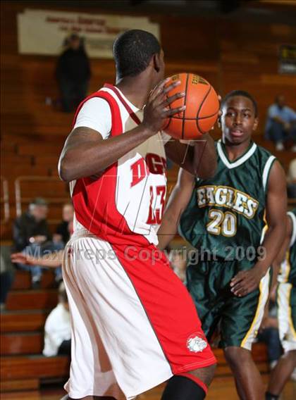 Thumbnail 3 in Pasadena vs. Eisenhower (MaxPreps Holiday Classic) photogallery.