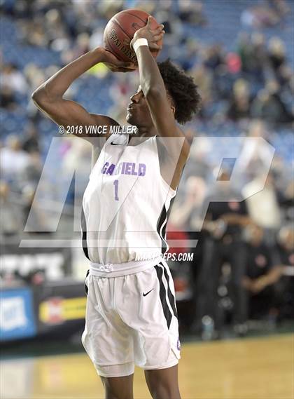 Thumbnail 3 in Garfield vs. Eastside Catholic (WIAA 3A Semifinal)  photogallery.