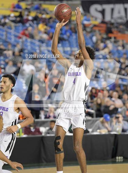 Thumbnail 3 in Garfield vs. Eastside Catholic (WIAA 3A Semifinal)  photogallery.