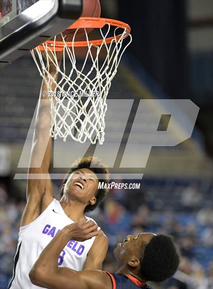 Thumbnail 3 in Garfield vs. Eastside Catholic (WIAA 3A Semifinal)  photogallery.