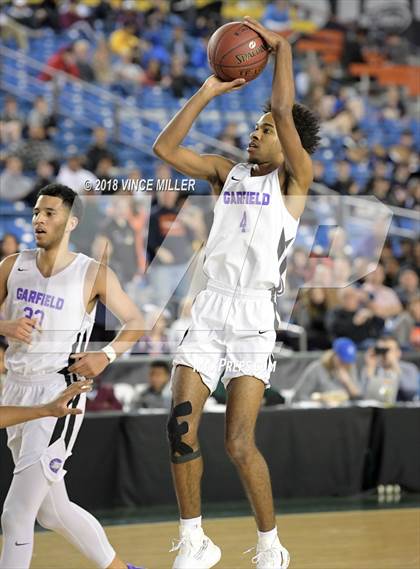 Thumbnail 2 in Garfield vs. Eastside Catholic (WIAA 3A Semifinal)  photogallery.