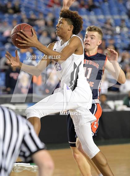 Thumbnail 1 in Garfield vs. Eastside Catholic (WIAA 3A Semifinal)  photogallery.