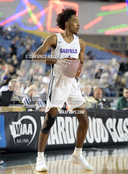Thumbnail 2 in Garfield vs. Eastside Catholic (WIAA 3A Semifinal)  photogallery.