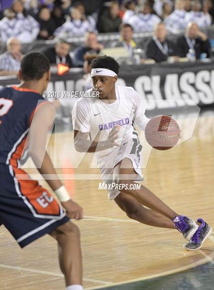 Thumbnail 1 in Garfield vs. Eastside Catholic (WIAA 3A Semifinal)  photogallery.